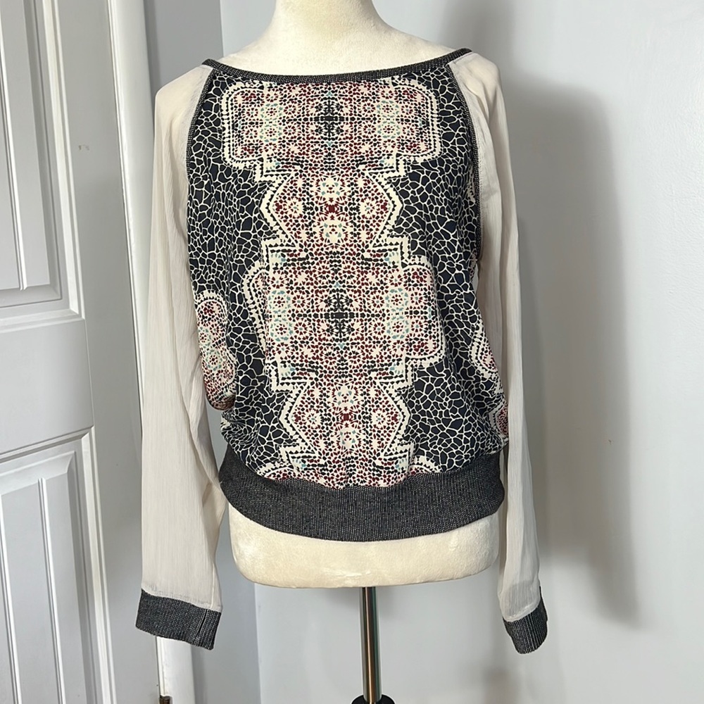 SANCTUARY SHEER SLEEVE MOSAIC PRINT TOP SZ MED SWEATER WAISTBAND CUFFS NECKLINE